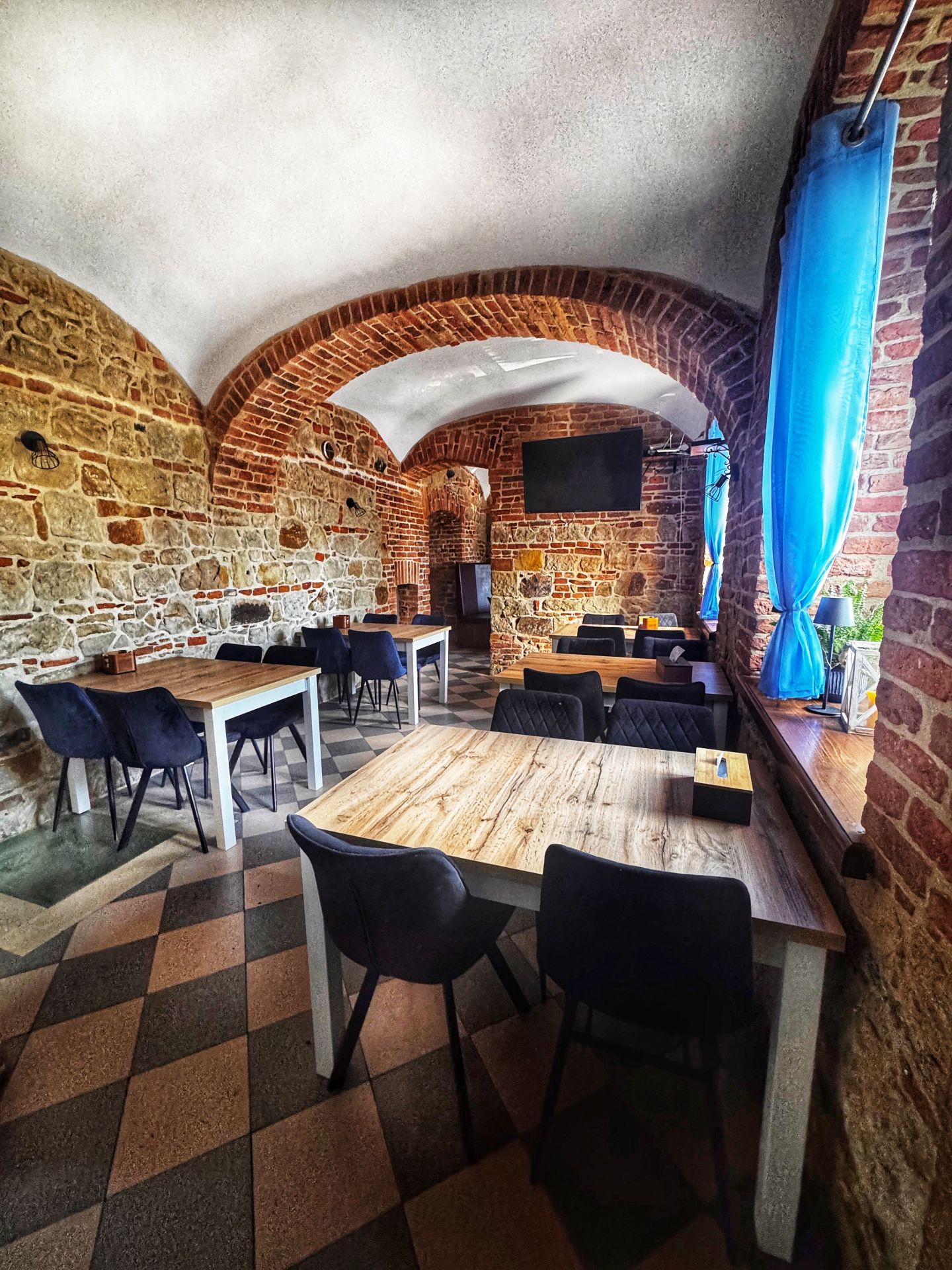 Ambrozja Pizzeria and Kebab - Nowy Wisnicz - w lokalu - druga sala 1
