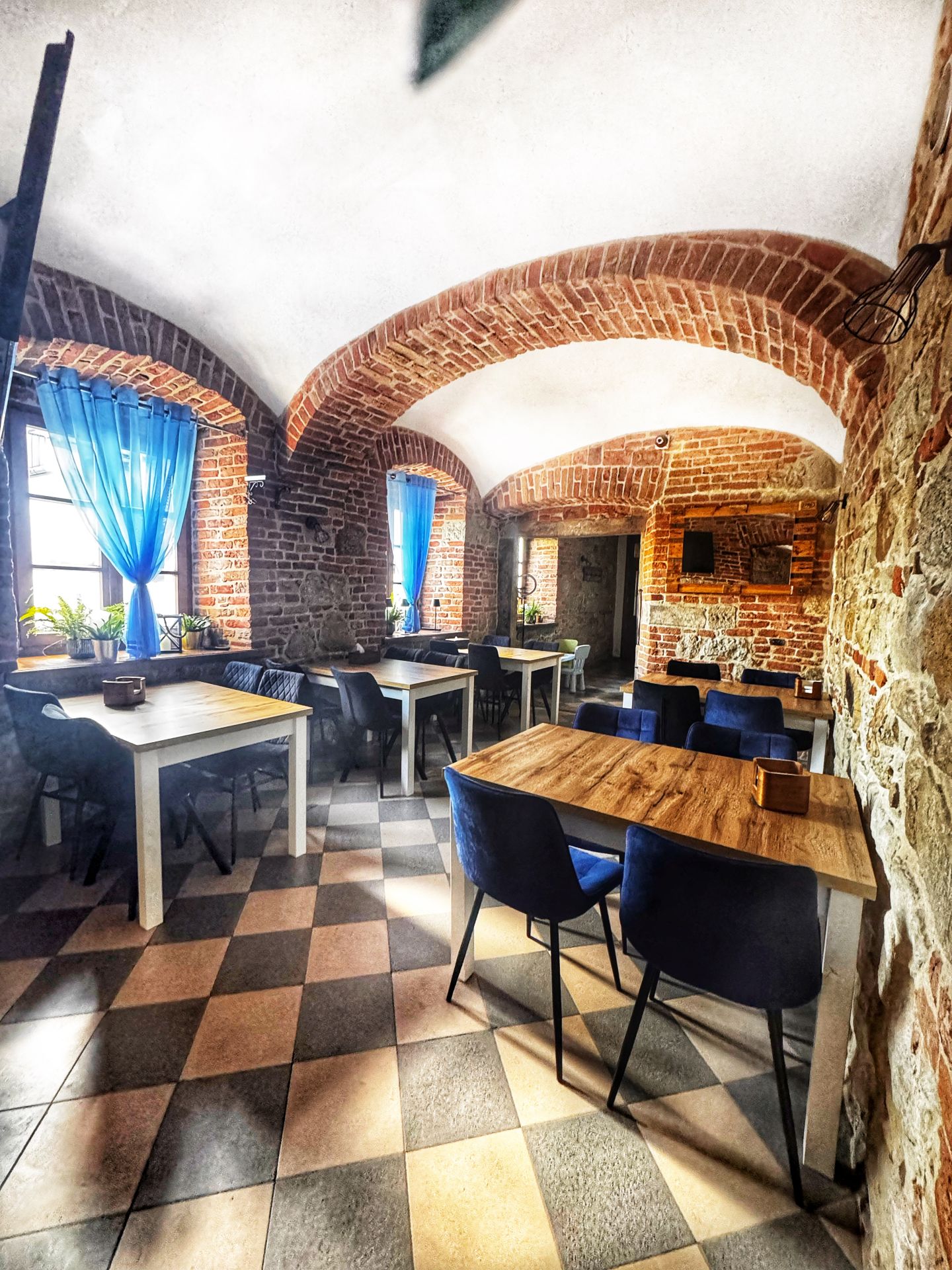 Ambrozja Pizzeria and Kebab - Nowy Wisnicz - w lokalu - druga sala 2